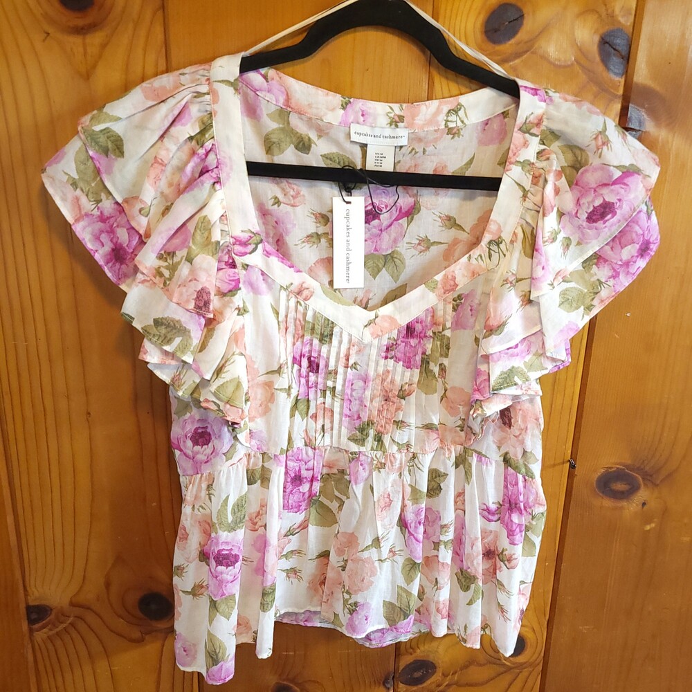 cupcakes and cashmere Medium Floral Blouse Ruffled Sleeves Pleated Front Detail